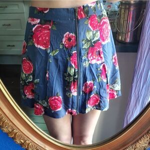 Urban Outfitters  Pins & Needles Lightweight Floral Viscose Skirt with Zipper  L